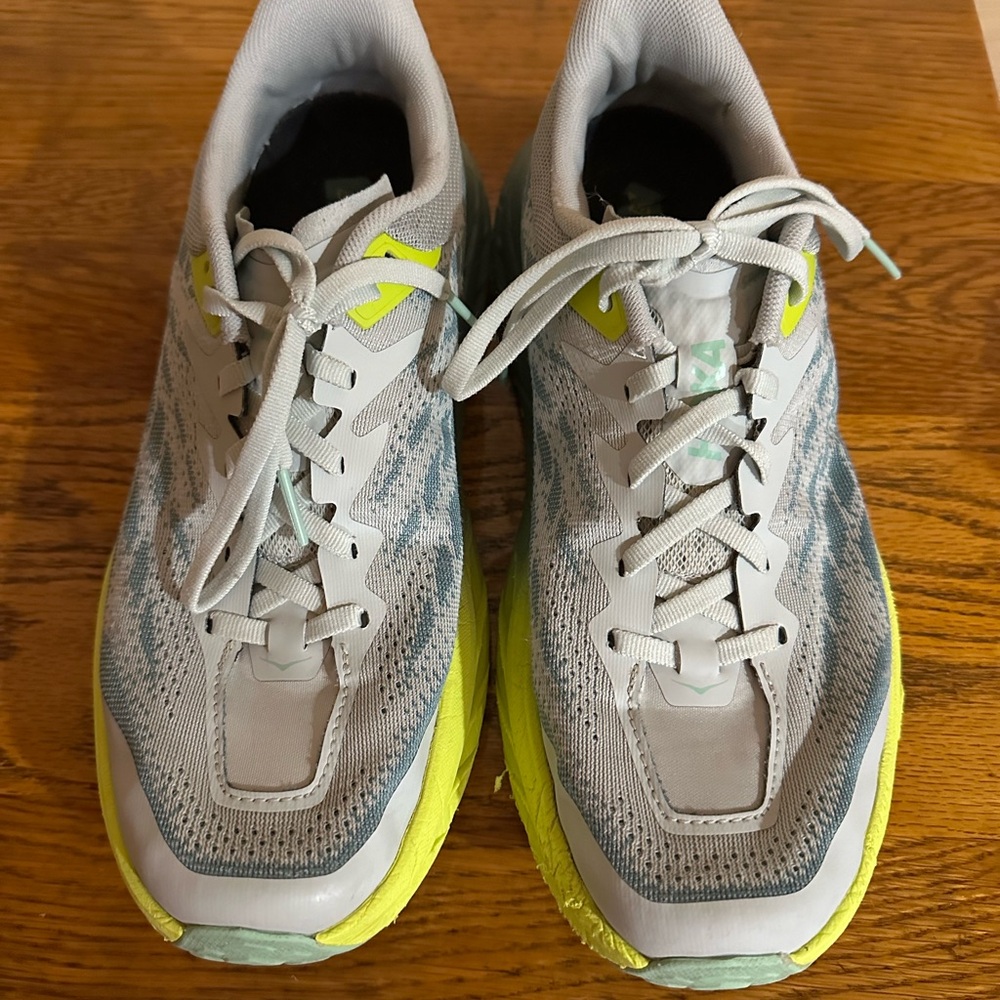 Hoka speedboat 5 size W 9.5